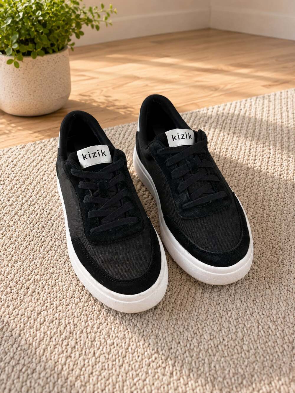 Kizik Prague Hands Free Black Sneakers Wide M 7.5 W 9 Slip On Canvas
